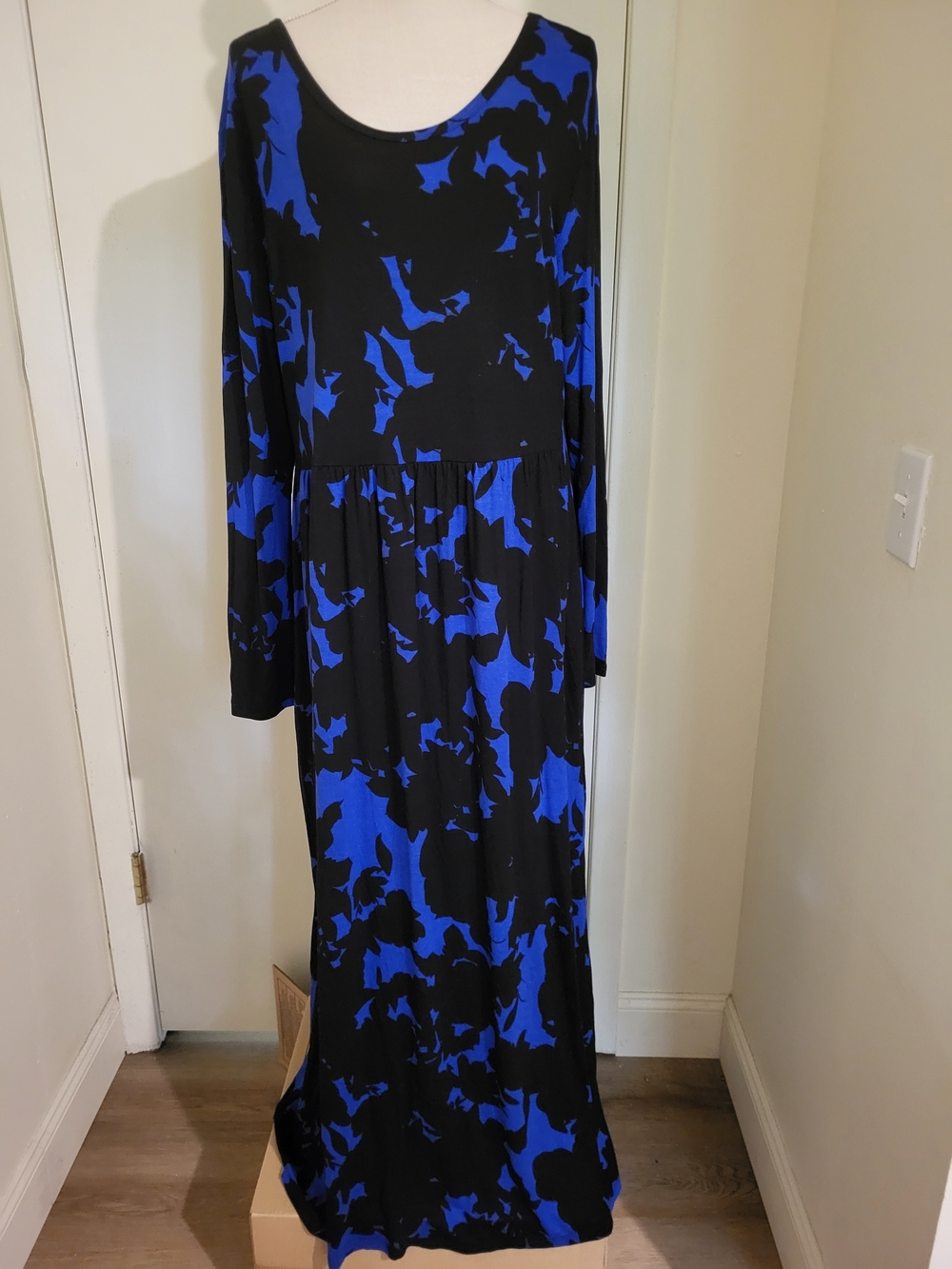 Womens 3X Black and Royal Blue Floral Patterned Maxi Dress Long Sleeved Relaxed